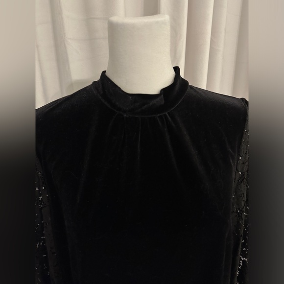 Suzanne Betro Black Velour and Lace High Neck Keyhole Back Blouse Size Medium - Picture 4 of 7